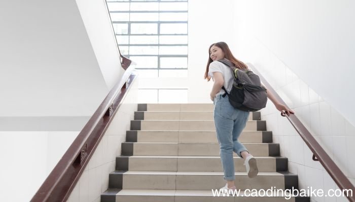 女人梦见上楼梯是什么意思 女人梦见上楼梯有什么预兆