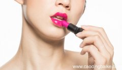 做梦化妆什么意思 做梦化妆什么预兆