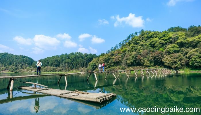 梦见在铁桥上行走是什么意思 梦见在铁桥上行走有什么预兆