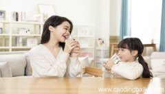 梦见抱小孩是什么意思 梦见抱小孩有什么预兆