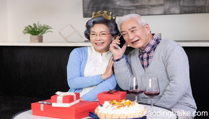 梦见长辈过生日是什么意思 梦见长辈过生日有什么预兆
