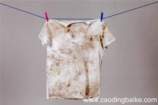 梦见弄脏衣服是什么意思 梦见弄脏衣服有什么预兆