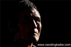 梦见死去的父亲活过来是什么意思 梦见死去的父亲活过来有什么