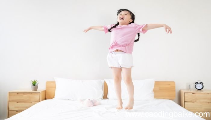 梦见在床上蹦跳是什么意思 梦见在床上蹦跳有什么预兆