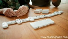 梦见玩骨牌是什么意思 梦见玩骨牌有什么预兆