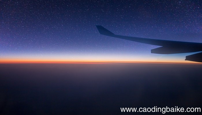 梦见仰望傍晚的天空是什么意思 梦见仰望傍晚的天空有什么预兆