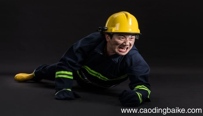 梦见匍匐前进是什么意思 梦见匍匐前进是什么预兆