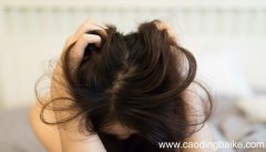 梦见咬头发是什么意思 梦见咬头发是什么预兆