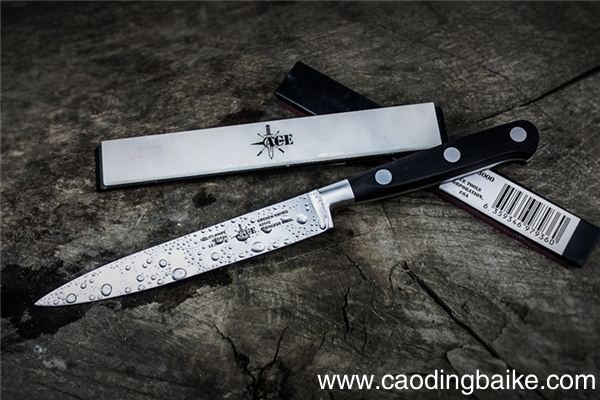 梦见有人拿刀追杀我是什么意思 梦见有人拿刀追杀我有什么预兆