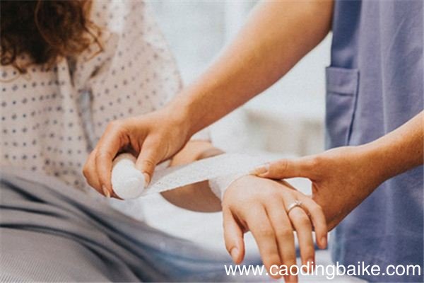 梦见自己割腕自杀是什么意思 梦见自己割腕自杀有什么预兆
