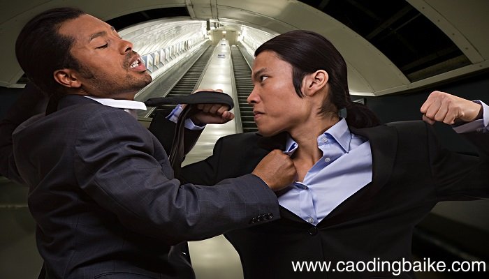 梦见和别人打斗是什么意思 梦见和别人打斗有什么预兆