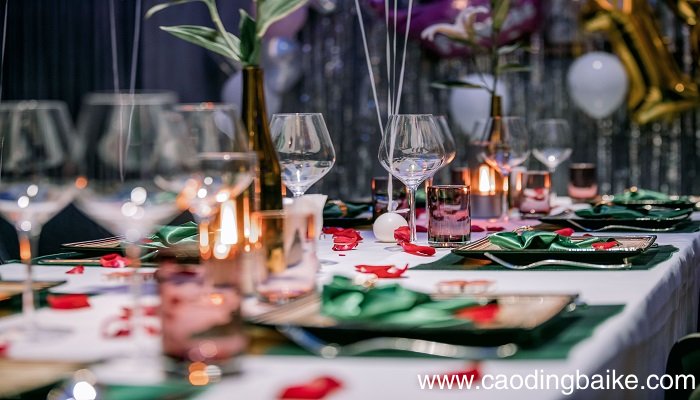 梦见吃西餐是什么意思 梦见吃西餐有什么预兆