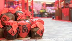 梦见痛饮、大口喝酒是什么意思 梦见痛饮、大口喝酒有什么预兆