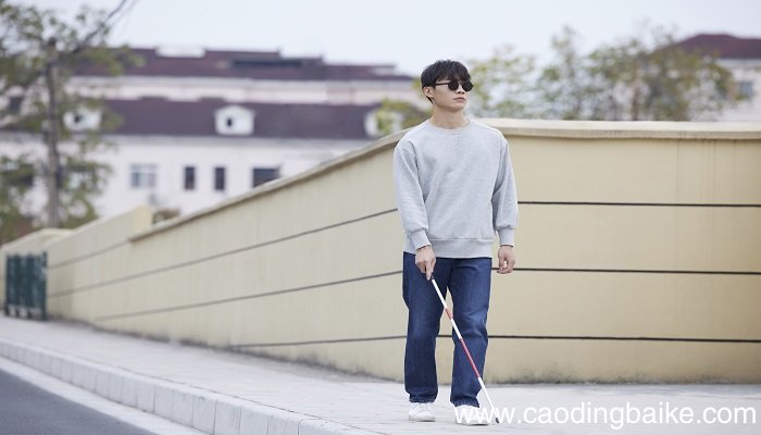 梦见在黑暗中走是什么意思 梦见在黑暗中走有什么预兆