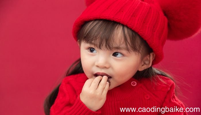 梦见穿红衣的人是什么意思 梦见穿红衣的人是什么预兆