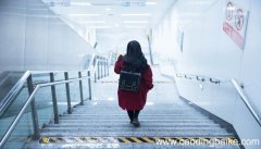 梦见下楼梯是什么意思 梦见下楼梯是什么预兆