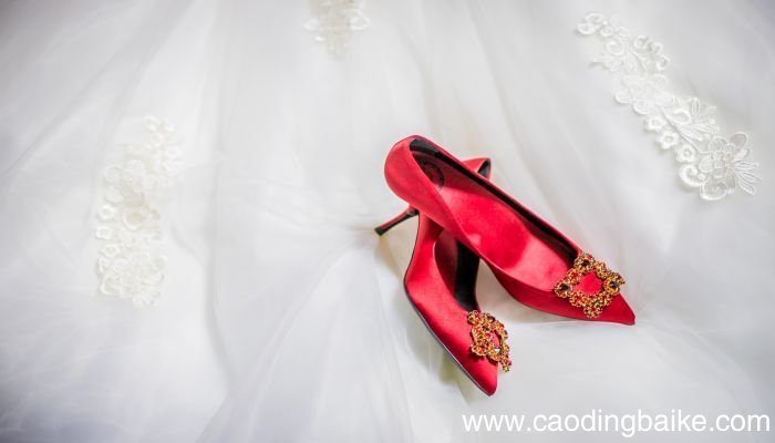 梦见别人给我鞋是什么意思 梦见别人给我鞋是什么预兆