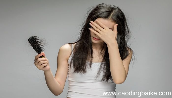 梦见大把掉头发是什么意思 梦见大把掉头发有什么预兆