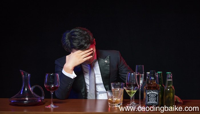 梦见别人醉酒是什么意思 梦见别人醉酒是什么预兆