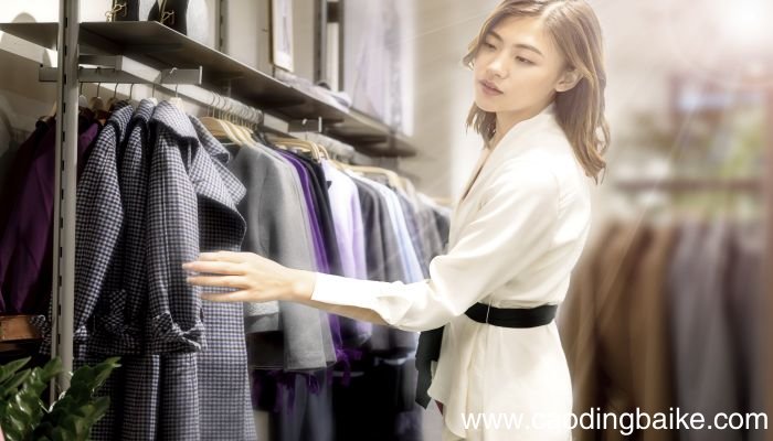 梦见衣服没穿好是什么意思 梦见衣服没穿好是什么预兆