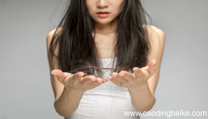 梦见头发掉了是什么意思 梦见头发掉了有什么预兆