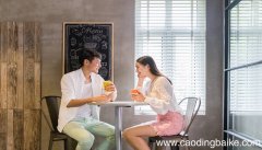 梦见抱女人什么意思 梦见抱女人预示什么