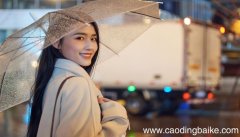 梦见撑着伞在雨中步行是什么意思 梦见撑着伞在雨中步行是什么