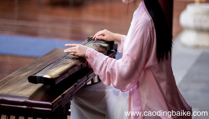 梦见弹琴是什么意思 梦见弹琴是什么预兆