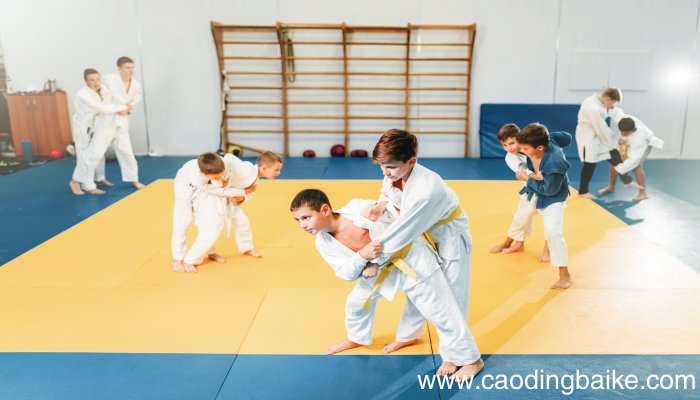 梦见摔跤是什么意思 梦见摔跤有什么预兆