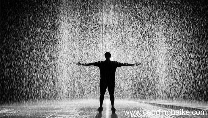 梦见淋雨是什么意思 梦见淋雨有什么预兆