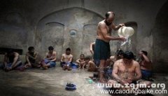 梦见在公共浴室洗澡是什么意思 梦见在公共浴室洗澡有什么预兆
