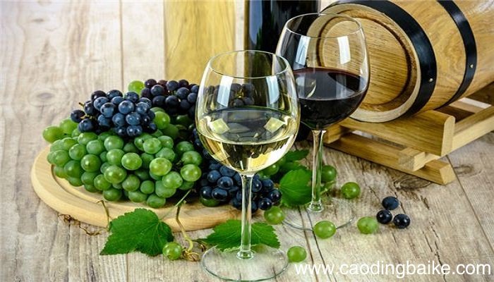 梦见苦艾酒是什么意思 梦见苦艾酒有什么预兆