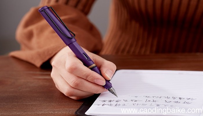 梦见钢笔、自来水笔是什么意思 梦见钢笔、自来水笔有什么预兆