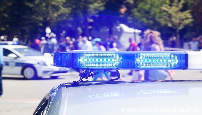 梦见警车是什么意思 梦见警车预示着什么