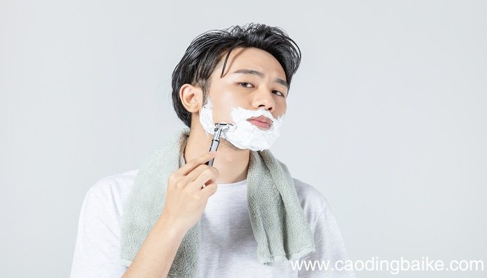 梦见刮胡子是什么意思 梦见刮胡子预示着什么