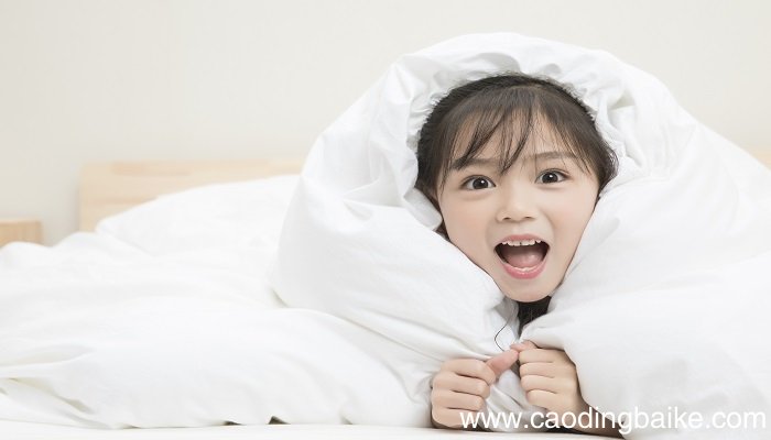 梦见小女孩对我笑是什么意思 梦见小女孩对我笑有什么预兆