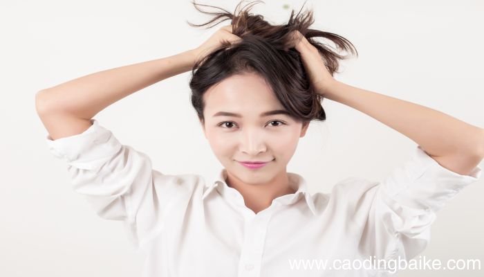 梦见眼睛有灰尘是什么意思 梦见眼睛有灰尘有什么预兆 梦见到灰尘