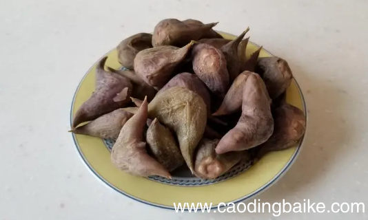 电饭煲煮菱角放多少水合适 电饭煲煮菱角水要漫过菱角吗