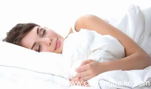 鬼压床为什么能看清周围 鬼压床周围人能叫醒吗