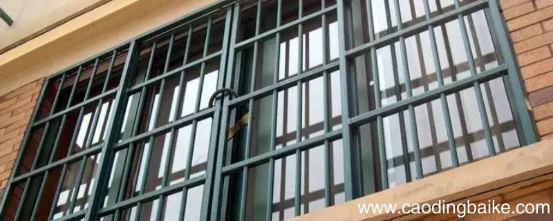 装防盗窗把飘窗打裂了