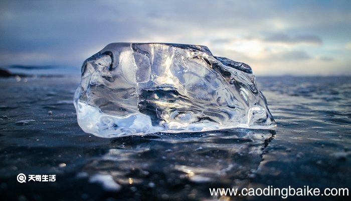 稚子弄冰古诗的意思翻译 稚子弄冰古诗的意思翻译五年级