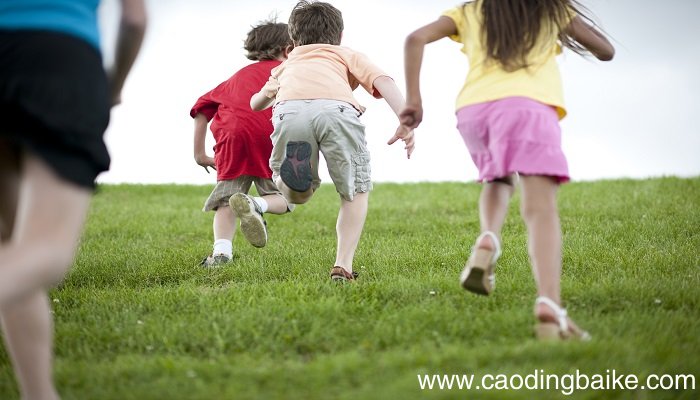 小学成长足迹怎么写 小学生成长足迹作文怎么写