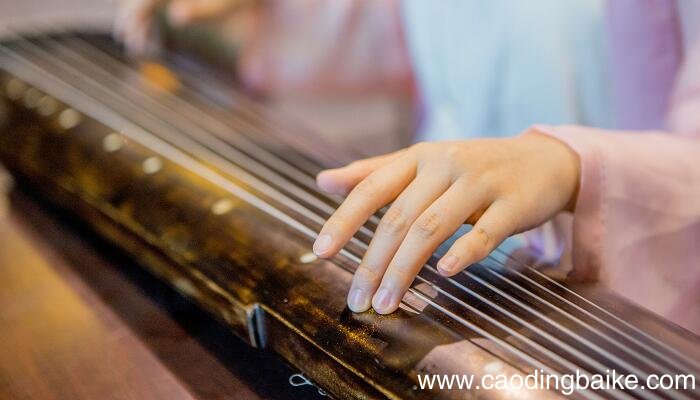 伯牙鼓琴中伯牙演奏的琴曲是什么 伯牙鼓琴中伯牙演奏的是什么曲子