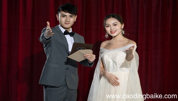 元旦晚会主持人开场白 元旦晚会主持人开场白大全