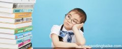 一口咬掉牛尾巴打一字谜底是什么字