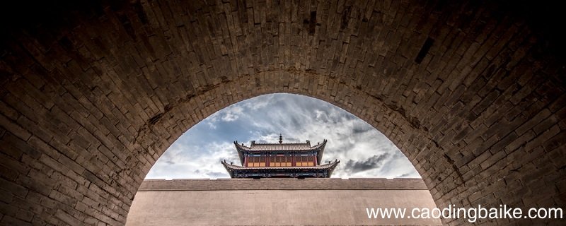 终古高云簇此城秋风吹散马蹄声翻译 《潼关》古诗的翻译