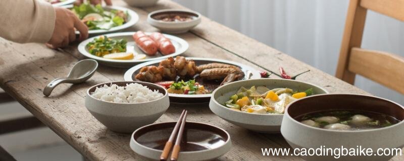 玉盘珍馐直万钱前一句玉盘珍馐直万钱啥意思