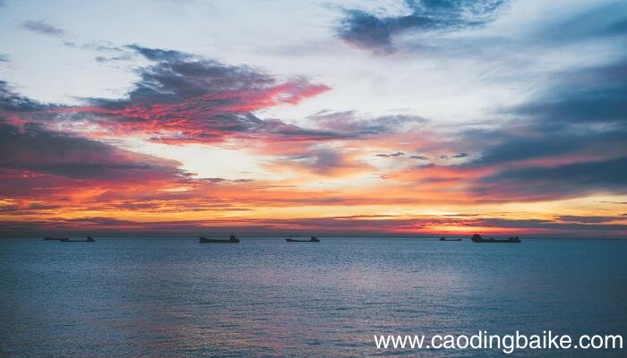 海上日出描写了哪两种日出奇观 海上日出写出了哪两种情况
