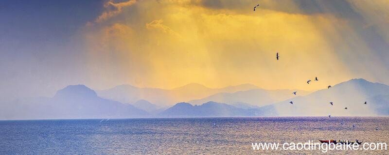 海上日出描写了哪两种日出奇观 海上日出写出了哪两种情况