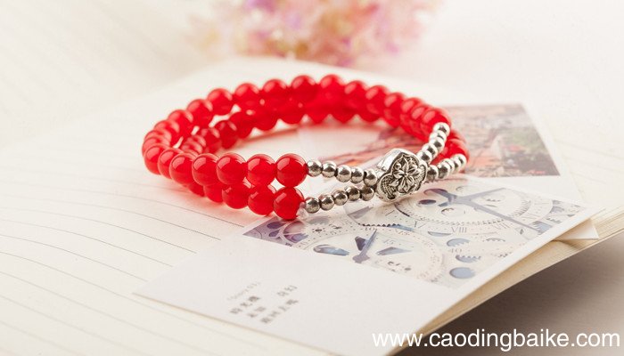 冰红玛瑙和南红的区别 冰红玛瑙和南红的区别在哪儿